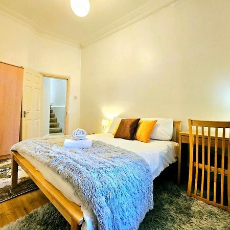 Charming Home With Private Balcony, On 1St Floor, With 2 Bathrooms, 3 Min Walk To Earl'S Court Station Londyn Zewnętrze zdjęcie