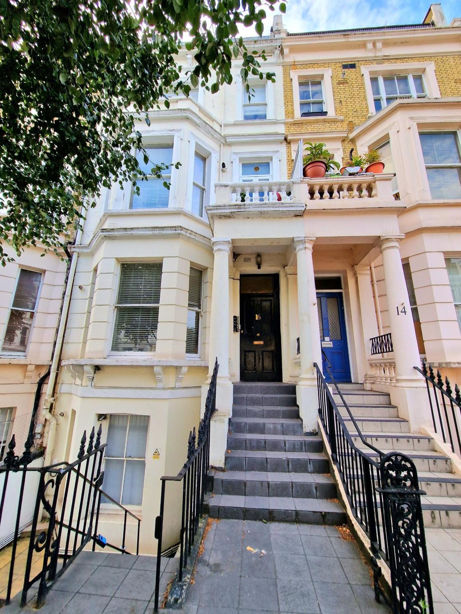 Charming Home With Private Balcony, On 1St Floor, With 2 Bathrooms, 3 Min Walk To Earl'S Court Station Londyn Zewnętrze zdjęcie