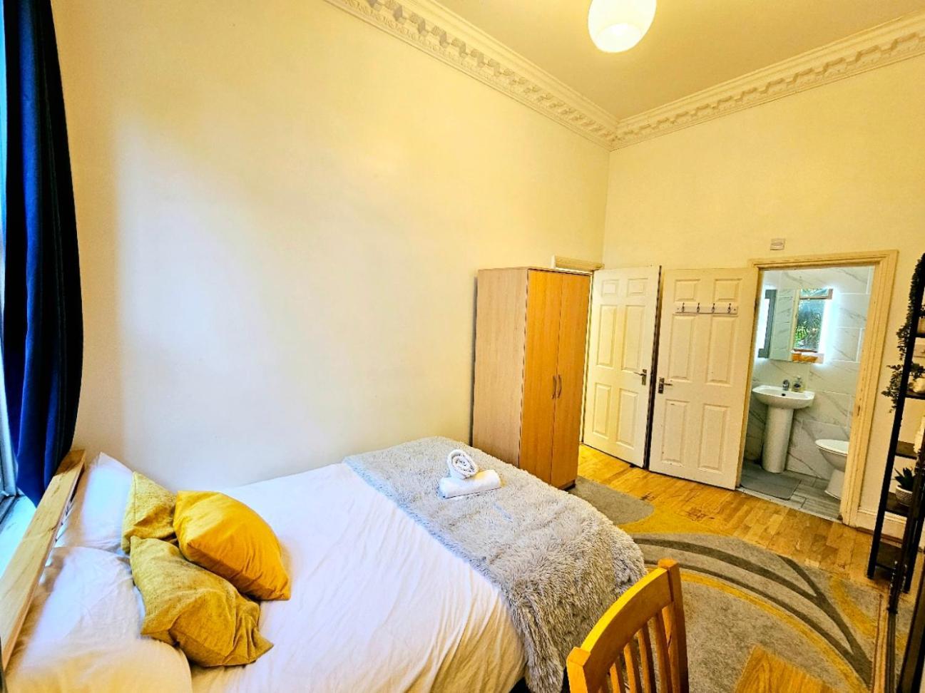 Charming Home With Private Balcony, On 1St Floor, With 2 Bathrooms, 3 Min Walk To Earl'S Court Station Londyn Zewnętrze zdjęcie