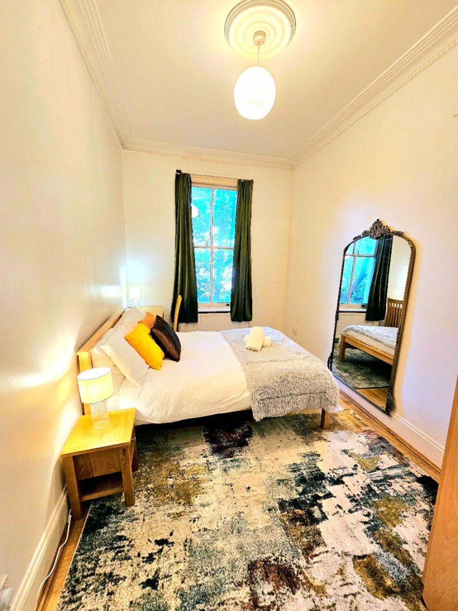 Charming Home With Private Balcony, On 1St Floor, With 2 Bathrooms, 3 Min Walk To Earl'S Court Station Londyn Zewnętrze zdjęcie