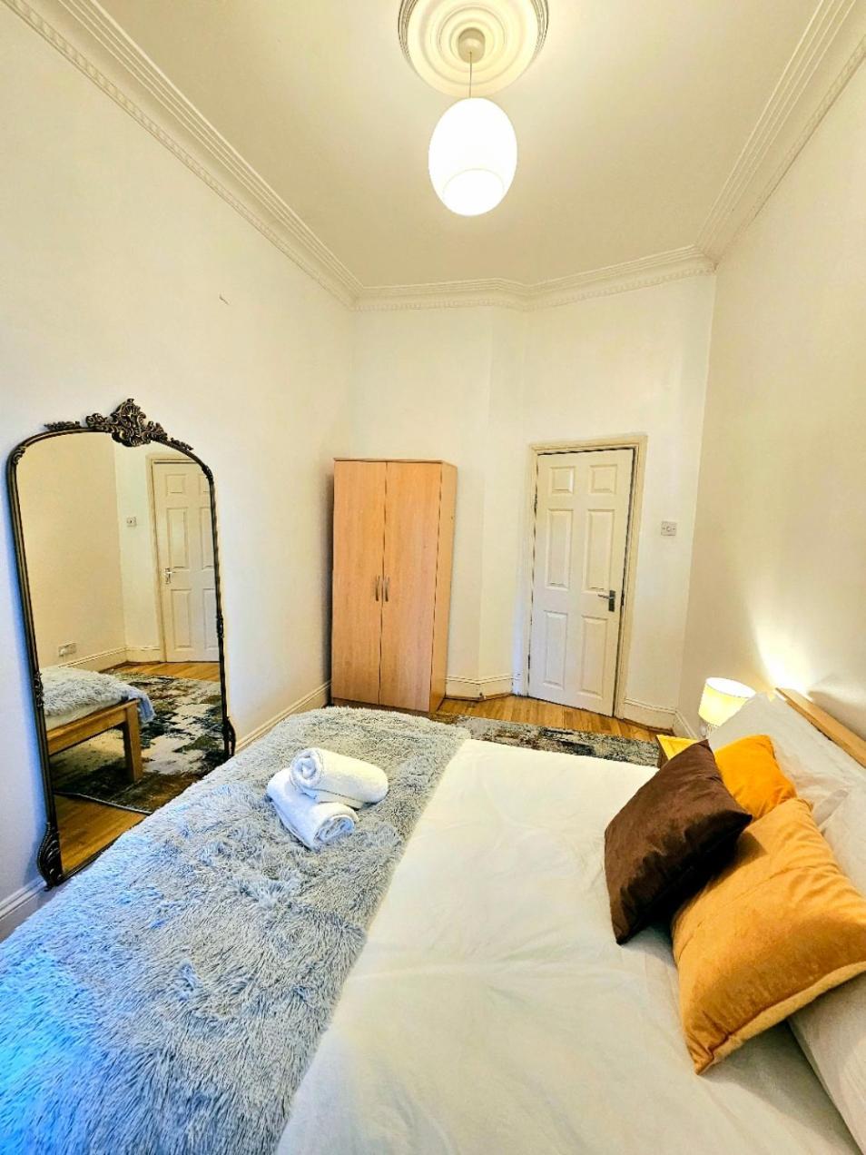 Charming Home With Private Balcony, On 1St Floor, With 2 Bathrooms, 3 Min Walk To Earl'S Court Station Londyn Zewnętrze zdjęcie
