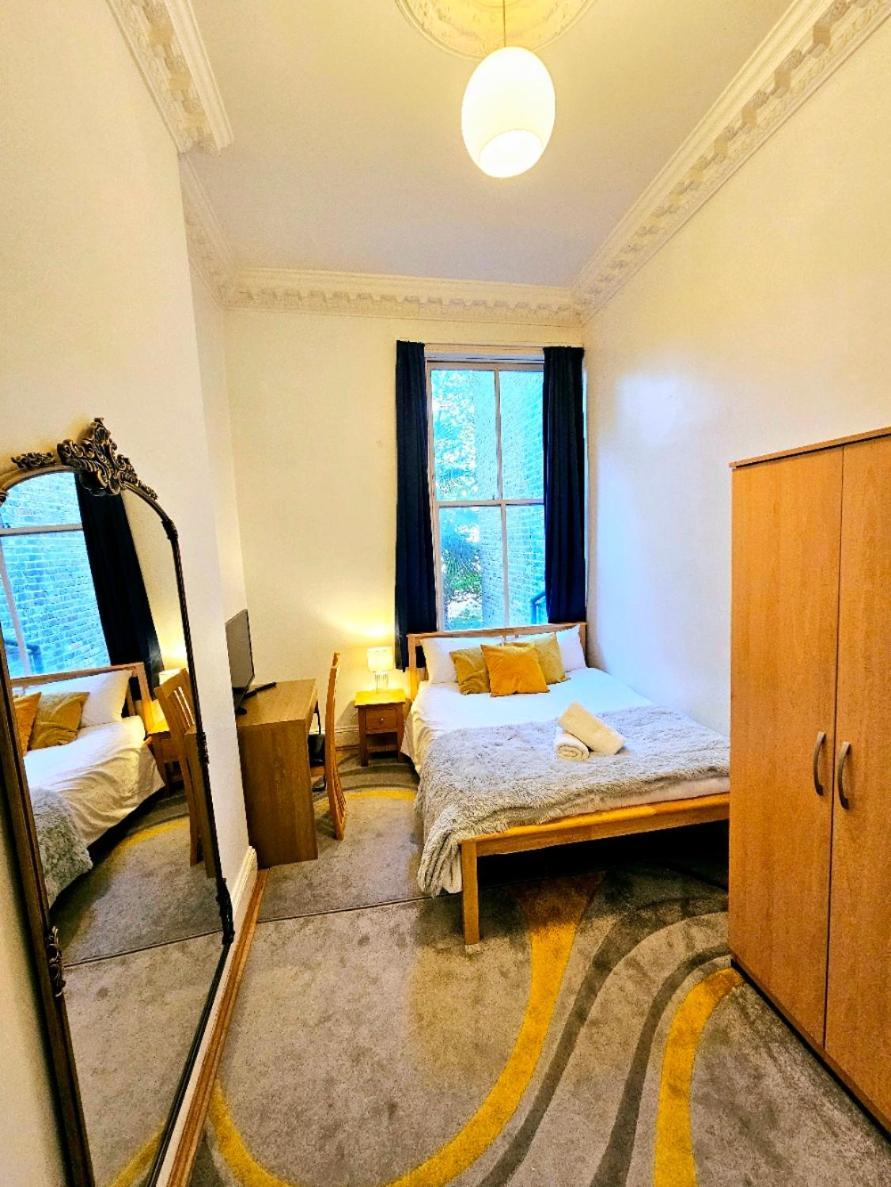 Charming Home With Private Balcony, On 1St Floor, With 2 Bathrooms, 3 Min Walk To Earl'S Court Station Londyn Zewnętrze zdjęcie