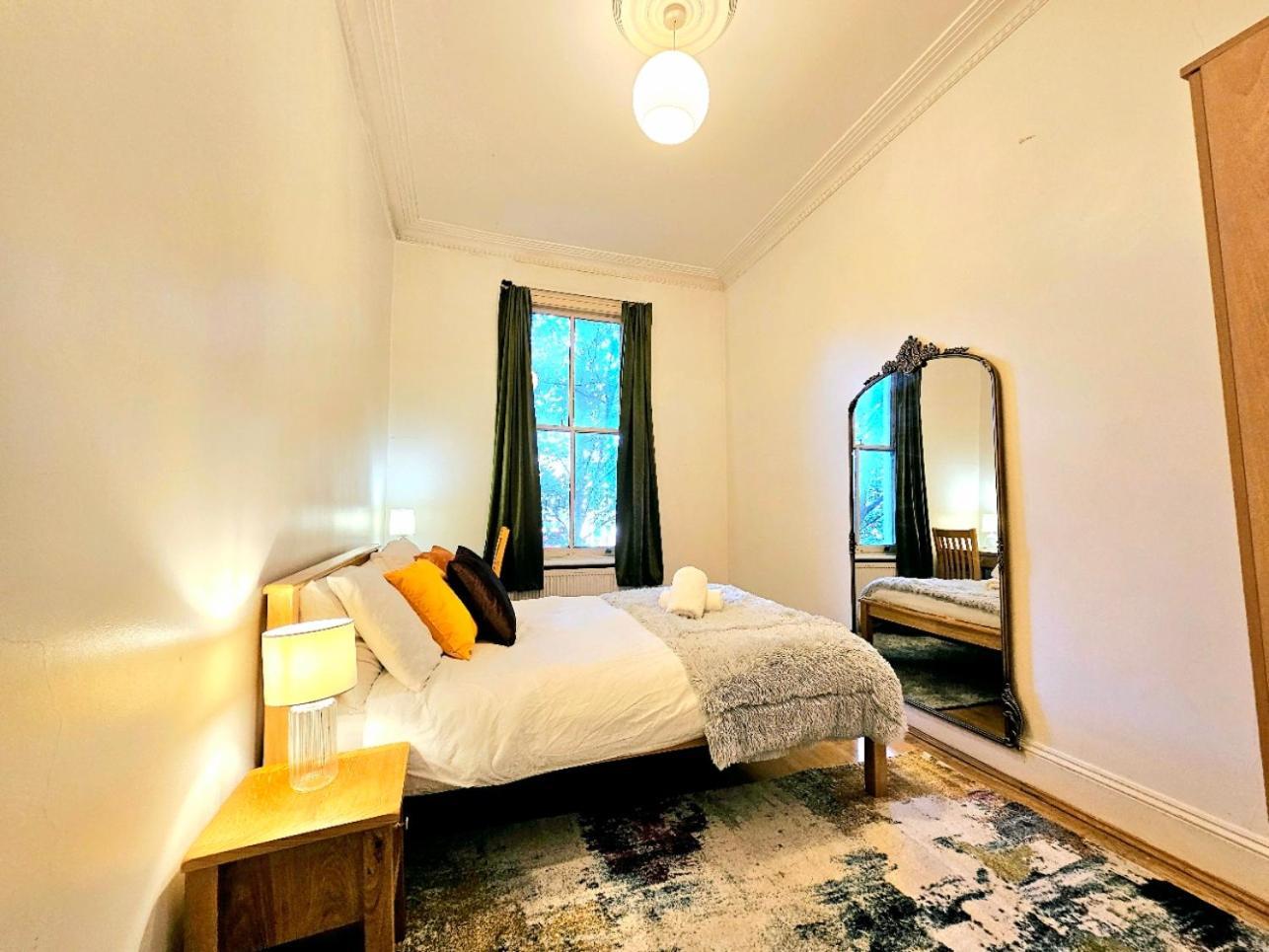Charming Home With Private Balcony, On 1St Floor, With 2 Bathrooms, 3 Min Walk To Earl'S Court Station Londyn Zewnętrze zdjęcie