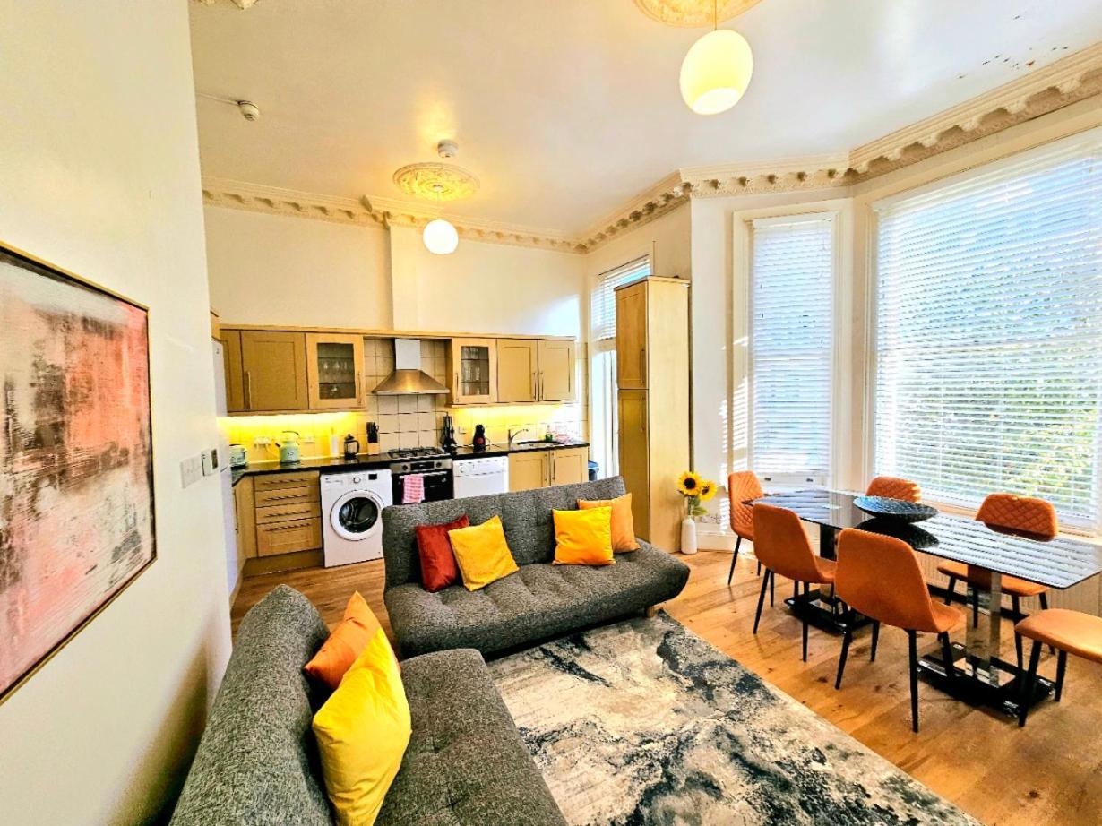 Charming Home With Private Balcony, On 1St Floor, With 2 Bathrooms, 3 Min Walk To Earl'S Court Station Londyn Zewnętrze zdjęcie