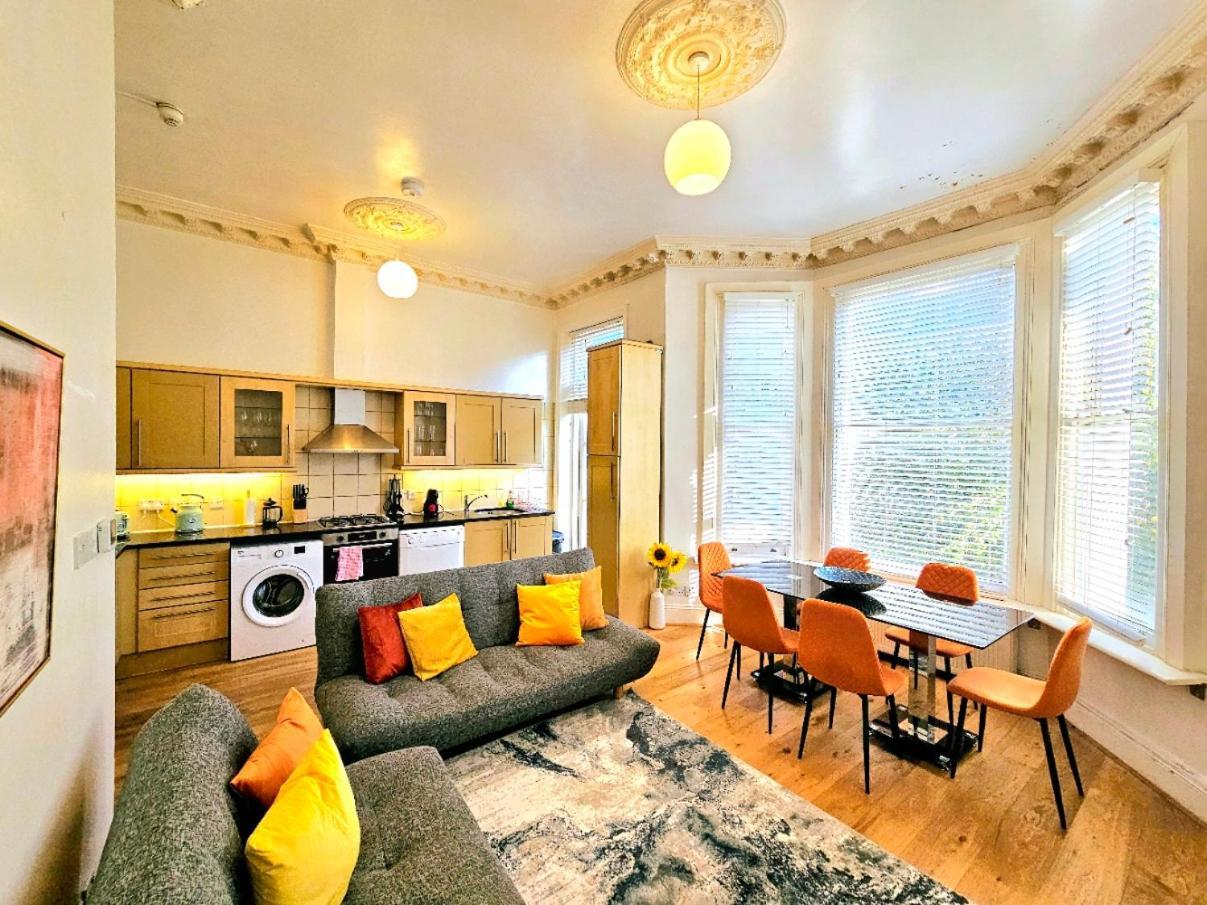 Charming Home With Private Balcony, On 1St Floor, With 2 Bathrooms, 3 Min Walk To Earl'S Court Station Londyn Zewnętrze zdjęcie