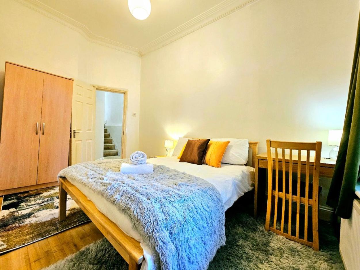 Charming Home With Private Balcony, On 1St Floor, With 2 Bathrooms, 3 Min Walk To Earl'S Court Station Londyn Zewnętrze zdjęcie