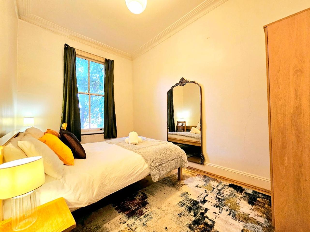 Charming Home With Private Balcony, On 1St Floor, With 2 Bathrooms, 3 Min Walk To Earl'S Court Station Londyn Zewnętrze zdjęcie