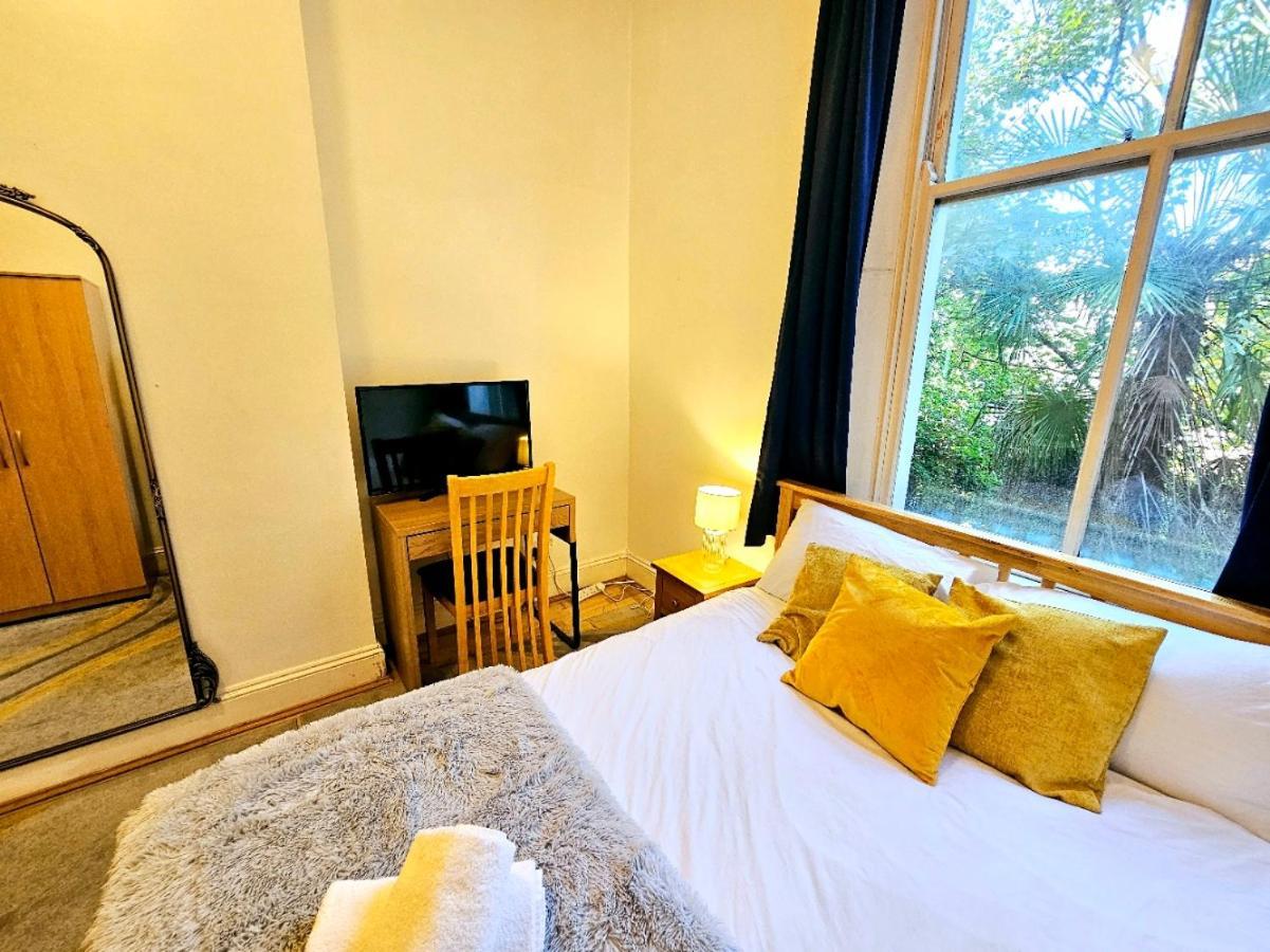 Charming Home With Private Balcony, On 1St Floor, With 2 Bathrooms, 3 Min Walk To Earl'S Court Station Londyn Zewnętrze zdjęcie