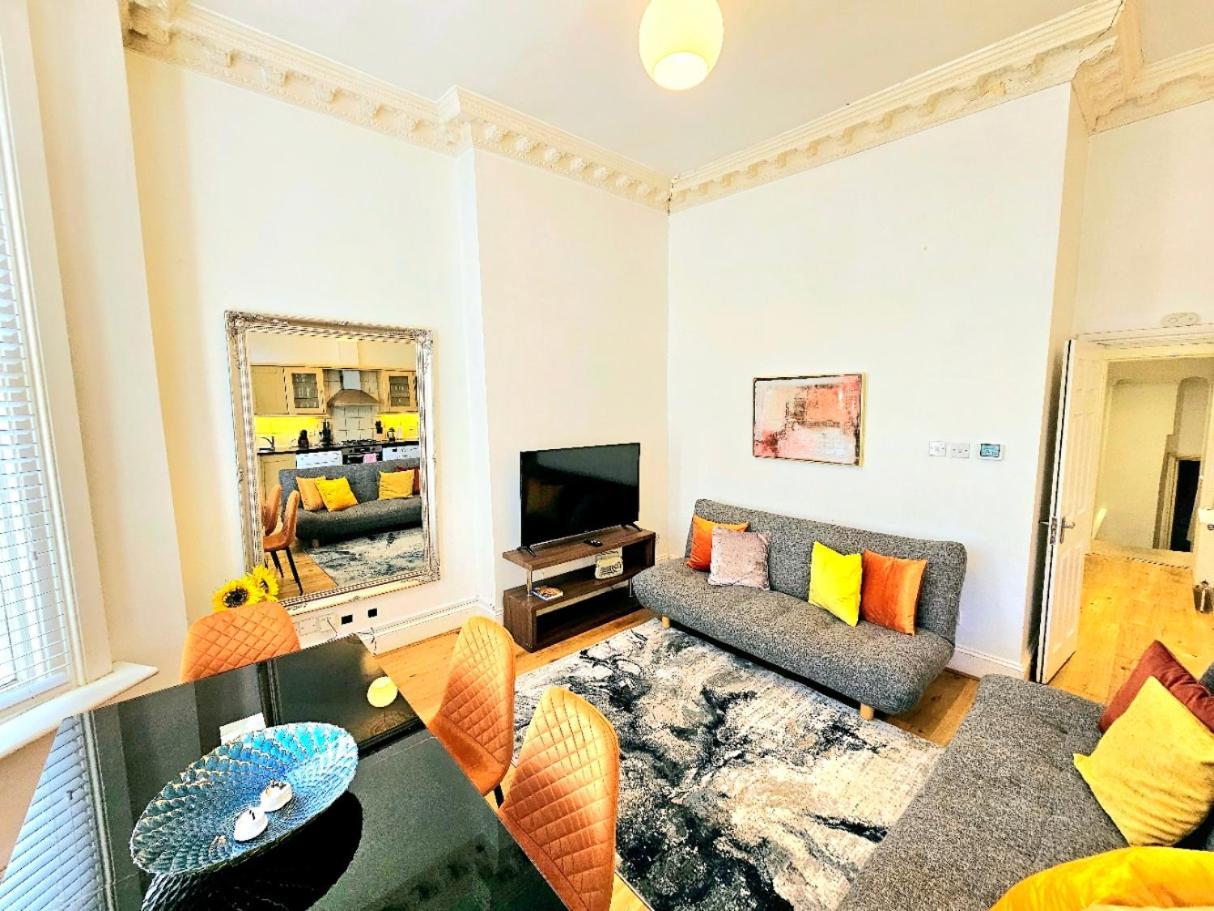 Charming Home With Private Balcony, On 1St Floor, With 2 Bathrooms, 3 Min Walk To Earl'S Court Station Londyn Zewnętrze zdjęcie