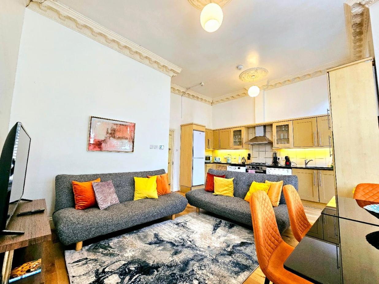 Charming Home With Private Balcony, On 1St Floor, With 2 Bathrooms, 3 Min Walk To Earl'S Court Station Londyn Zewnętrze zdjęcie