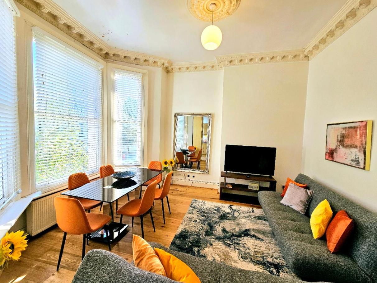 Charming Home With Private Balcony, On 1St Floor, With 2 Bathrooms, 3 Min Walk To Earl'S Court Station Londyn Zewnętrze zdjęcie
